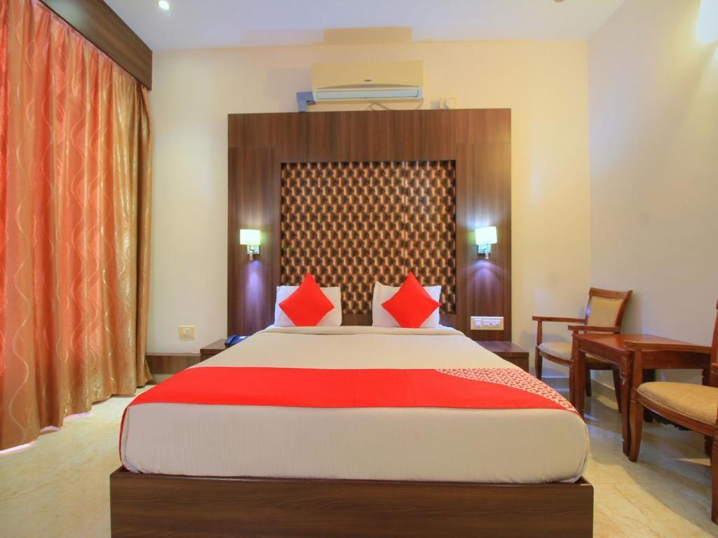 Grand Milestone Hotel ไมซอร์ ภายนอก รูปภาพ