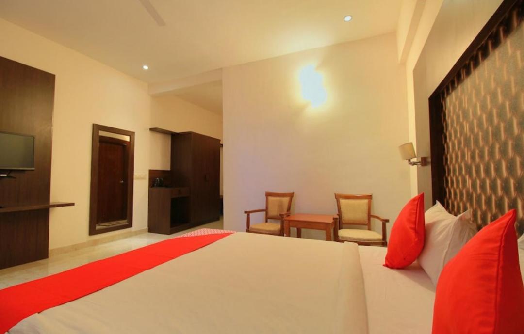 Grand Milestone Hotel ไมซอร์ ภายนอก รูปภาพ