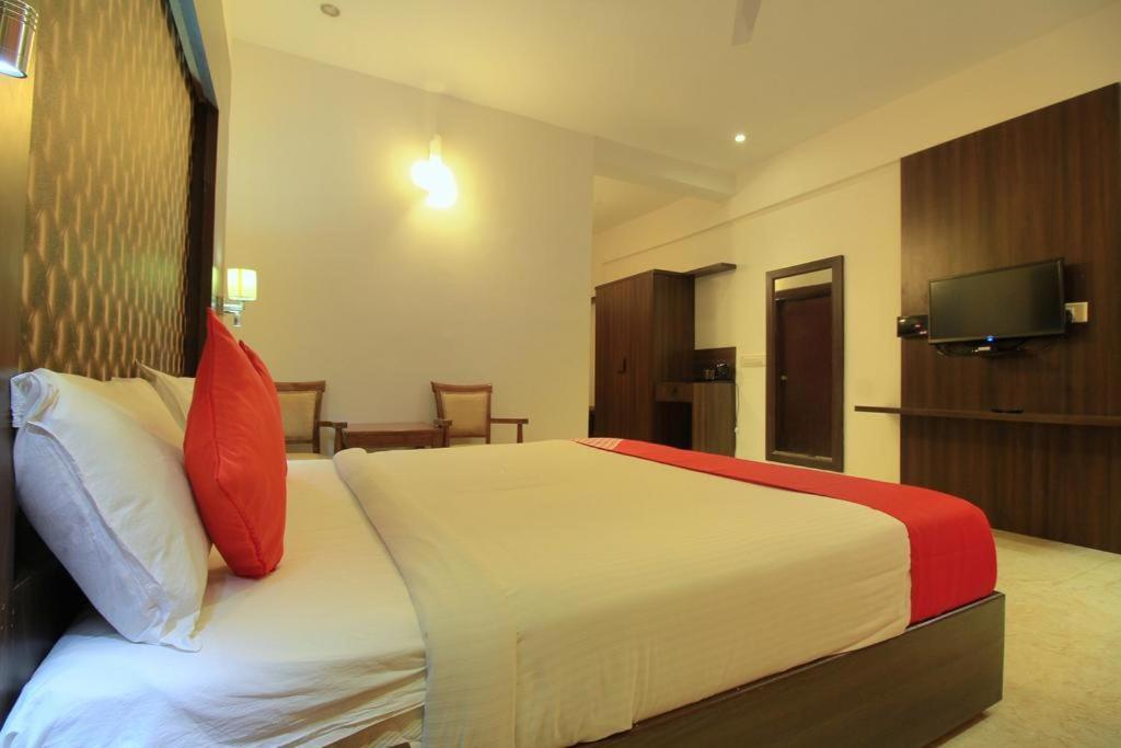 Grand Milestone Hotel ไมซอร์ ภายนอก รูปภาพ