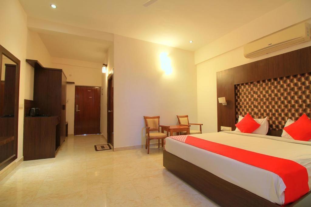 Grand Milestone Hotel ไมซอร์ ภายนอก รูปภาพ