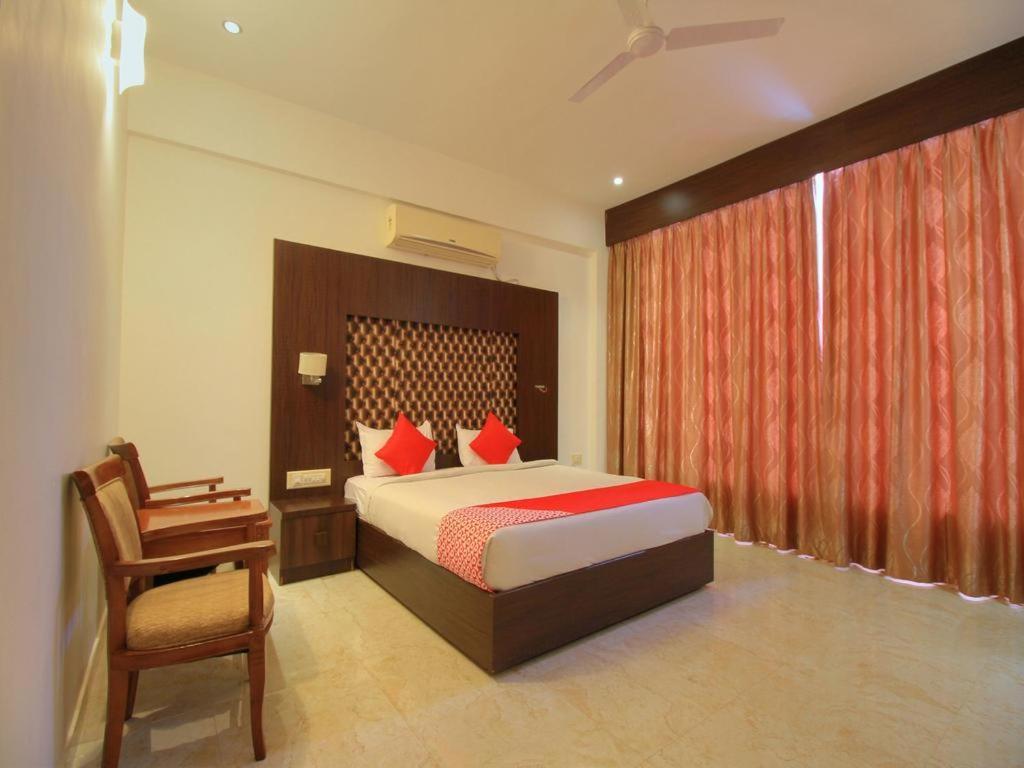 Grand Milestone Hotel ไมซอร์ ภายนอก รูปภาพ